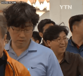 등산갔다온 후 넋나간 기자.gif | 인스티즈