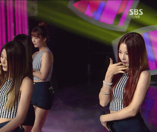 마이크 버려버리는 솔지ㅋㅋㅋ.gif | 인스티즈