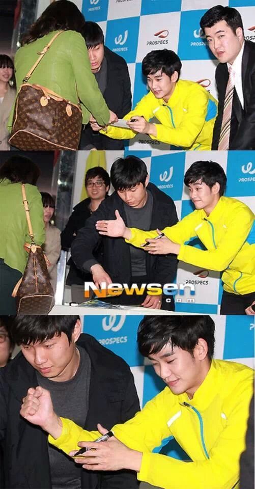 팬뿐만 아니라 강아지도 무시하는 김수현.jpg | 인스티즈
