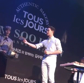 김수현,박보검 팬사인회 특징.gif | 인스티즈
