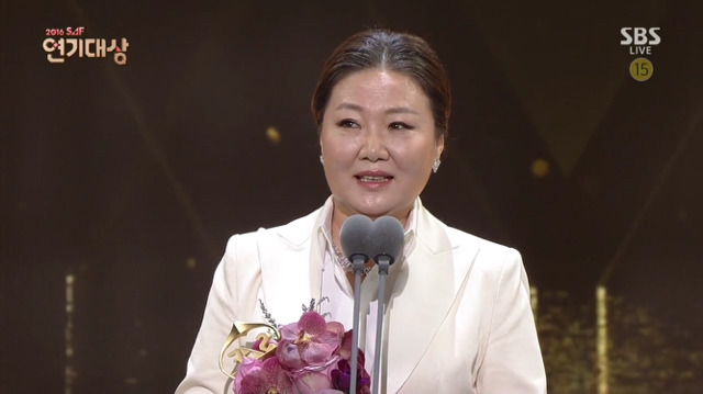 퍼주다 못해 연말 선물 꾸러미 수준이였던 2016 SBS 연기대상 | 인스티즈