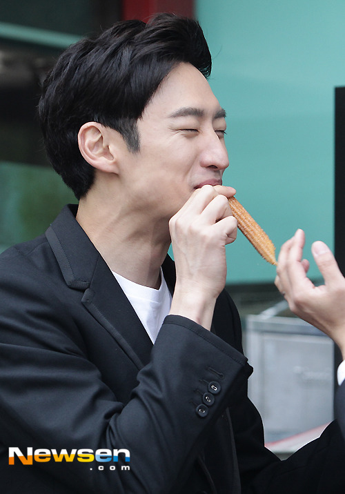 오늘 뜻하지않게 야리꾸리하고 퀴어물닥빙한듯 했던 이제훈과 남자팬 (알렉스소환) | 인스티즈