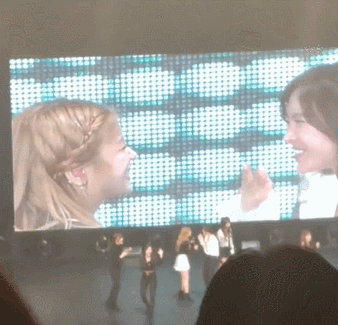 빼빼로게임하는 에이핑크.gif | 인스티즈