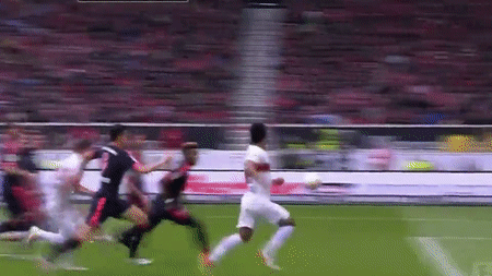 어제자 마누엘 노이어 역동작 슈퍼세이브.gif | 인스티즈