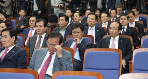 오늘자 신난 더민주, 침통한 새누리 | 인스티즈