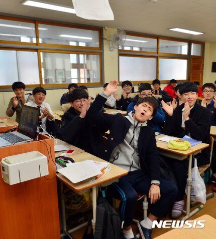 탄핵에 기뻐하는 아이들 | 인스티즈