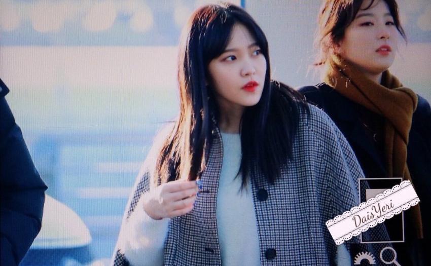 오늘자 일본 출국하는 레드벨벳 완전체 | 인스티즈