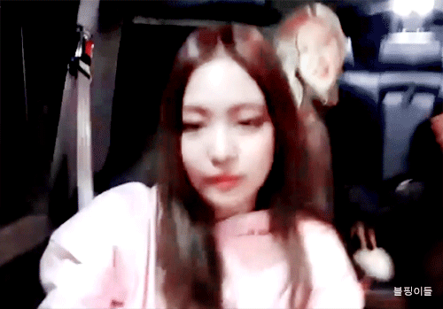 [블랙핑크] 어제자 브이앱 움짤 | 인스티즈