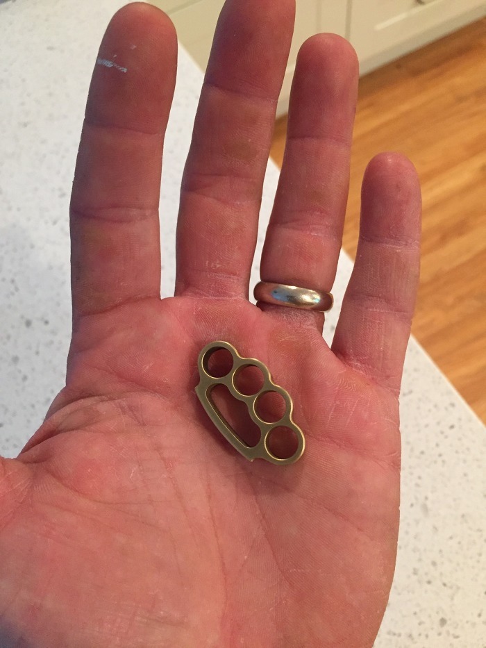 아빠가 새로 태어난 딸을 위해 준비한 호신용품 | 인스티즈