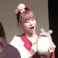 모모가 뭔가를 설명할때 하는 행동.jpg | 인스티즈