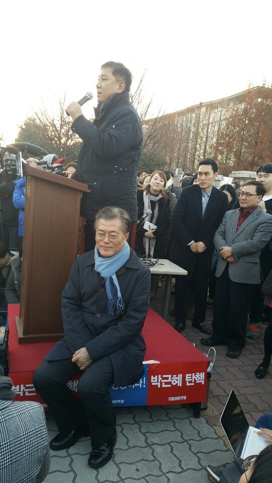 오늘자 실시간 사랑고백 듣는 문재인.jpg | 인스티즈