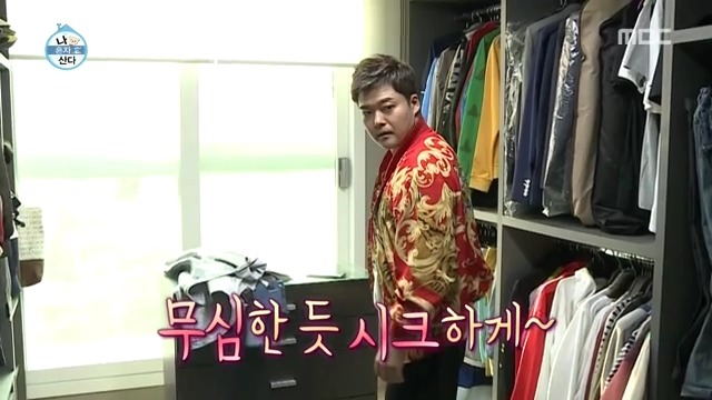 옷 고르는 전현무 | 인스티즈