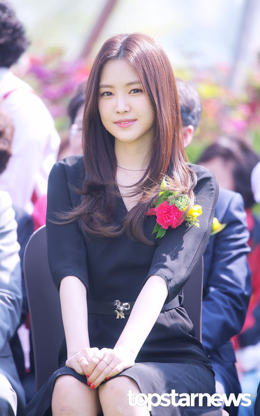 오늘자 손나이쁜 손나으니 | 인스티즈