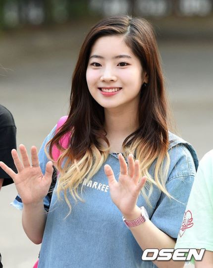 오늘자 트와이스 뮤직뱅크 리허설 출근길 | 인스티즈