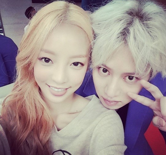 유난히 남녀 연예인들끼리는 되게 자연스러워 보이는 부분 | 인스티즈