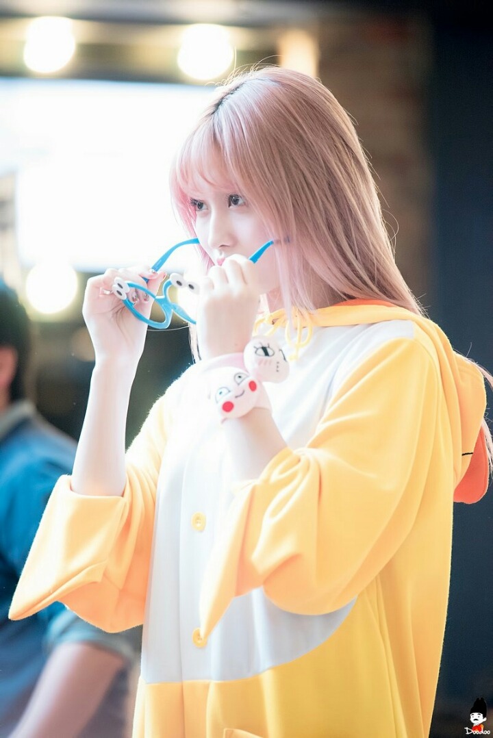 [트와이스] 쿠키몬스터 안경을 쓴 모모 | 인스티즈