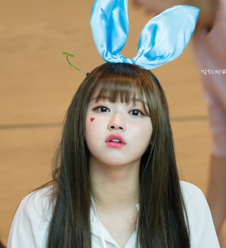 볼이랑 입술이 귀여운 오마이걸 유아 | 인스티즈