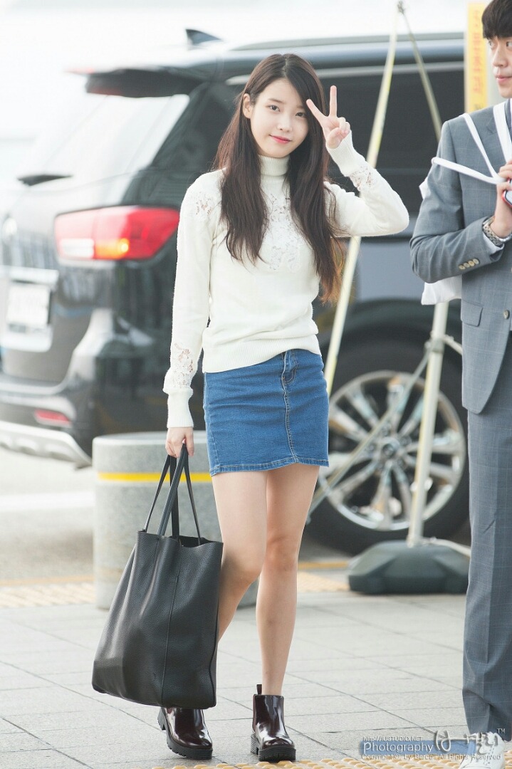 [15.10.21] 오늘자 아이유 홍콩 출국.jpg | 인스티즈