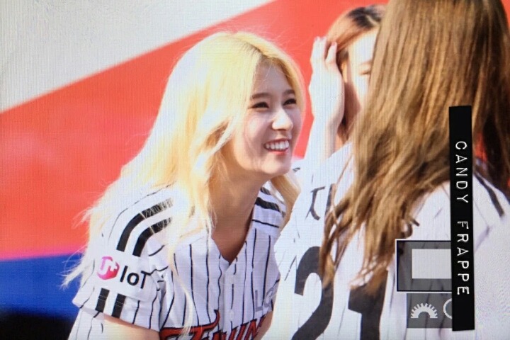 [트와이스] 시타하는 사나 타격 폼 | 인스티즈