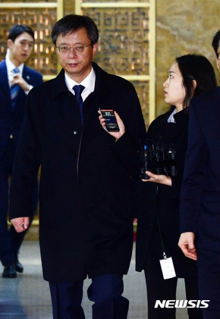 오늘자 국회에 도착한 우병우 | 인스티즈