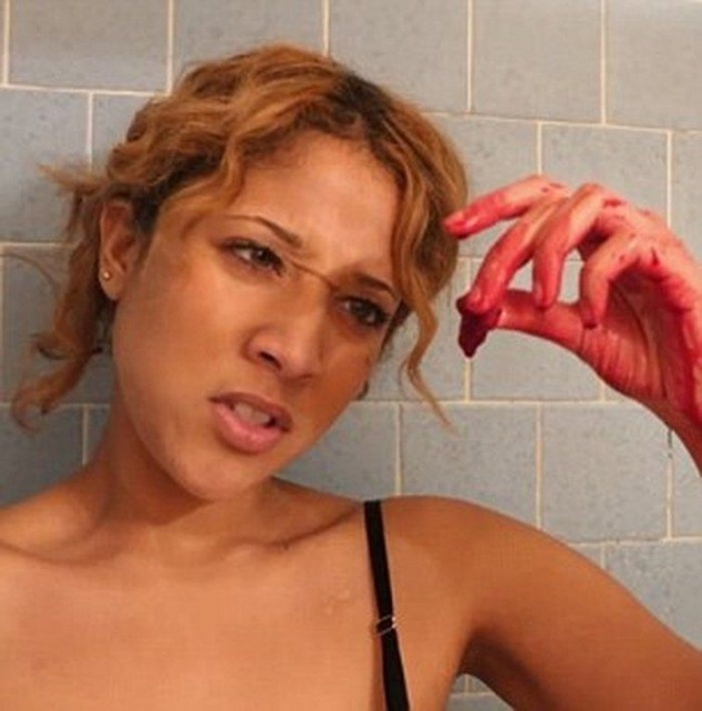 돼지피로 목욕하는 여자.jpg (혐오주의) | 인스티즈