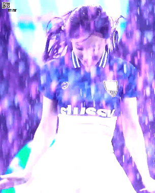 [트와이스] 아이돌 필수관문인 수중전 통과한 트와이스.gif | 인스티즈