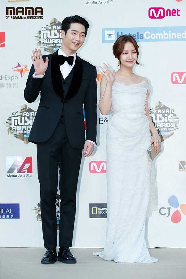 오늘자 MAMA 레드카펫 박민영.jpgif (With 서강준) | 인스티즈