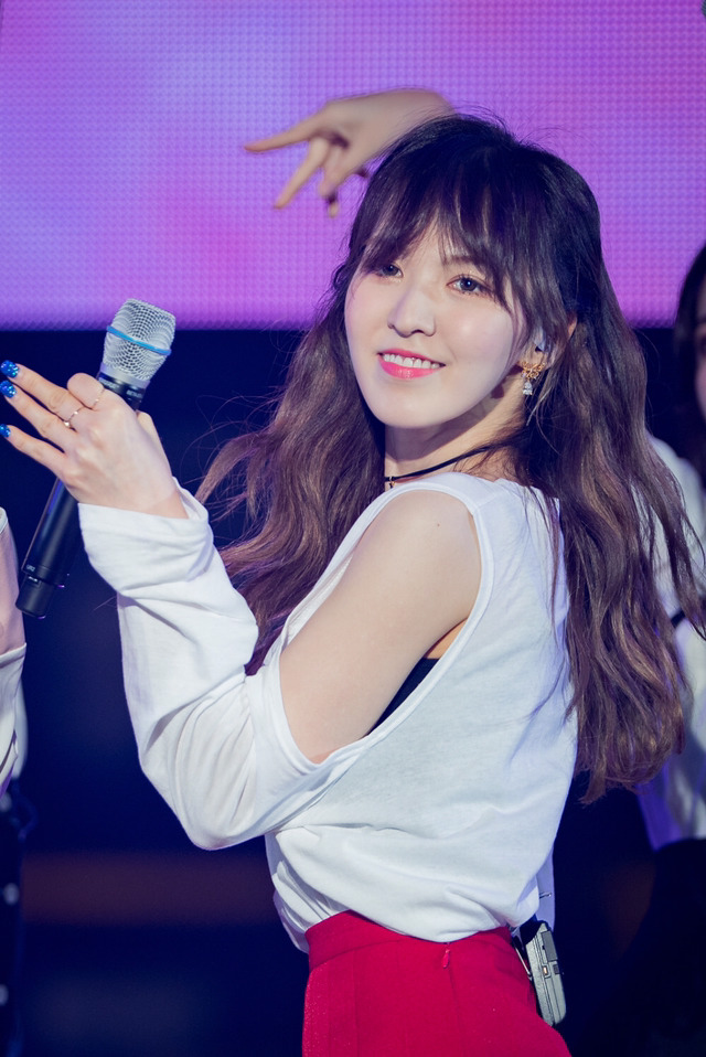 [레드벨벳] 비가 올 것 같은 느낌이 들어서 웬디 | 인스티즈