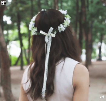 사진찍는데 아주머니들이 이상하게 쳐다봤다는 세정이.gif | 인스티즈