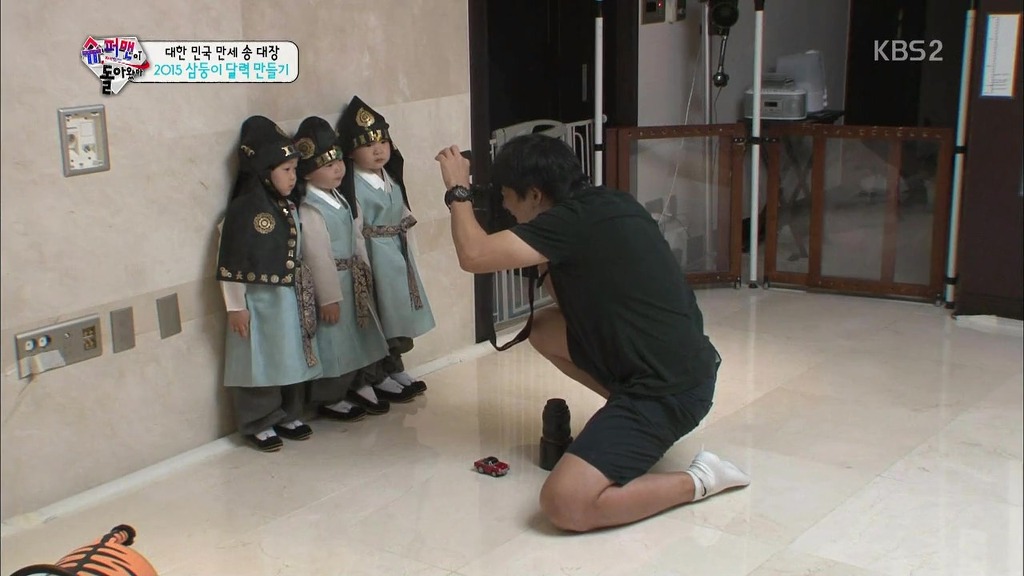 [슈퍼맨이돌아왔다] 서로 손을 꼭 잡고 있는 삼둥이 | 인스티즈