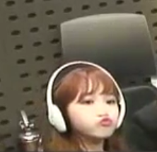 첫 라디오 스케줄 하면서 귀염뽀짝한 아이즈원 쌈무요정 채원이 .jpg | 인스티즈