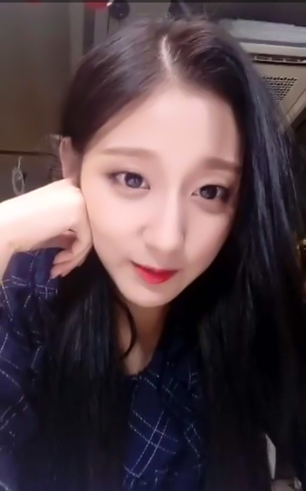 [러블리즈] 밤이 되어도 더운 것 같아서 예인이 | 인스티즈