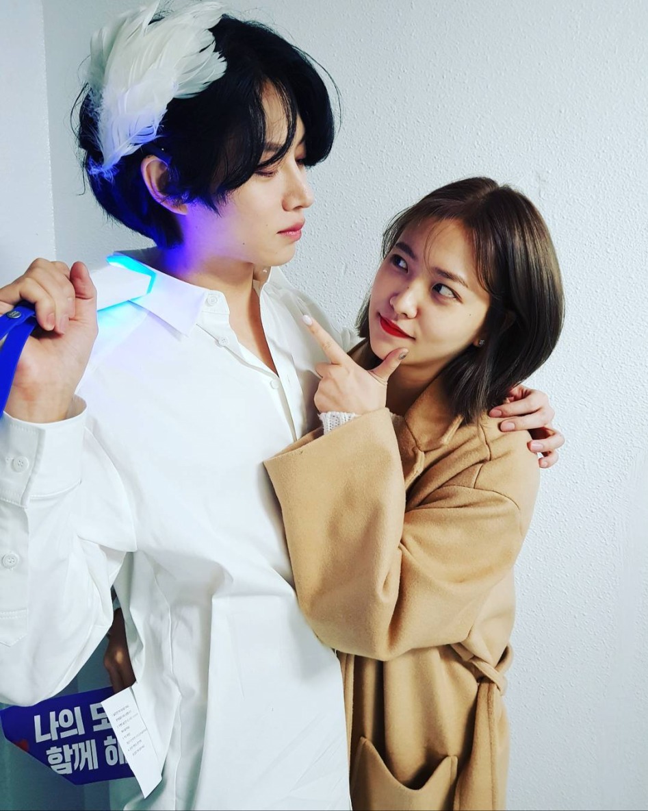 예리랑 사진찍은 김희철.jpg | 인스티즈