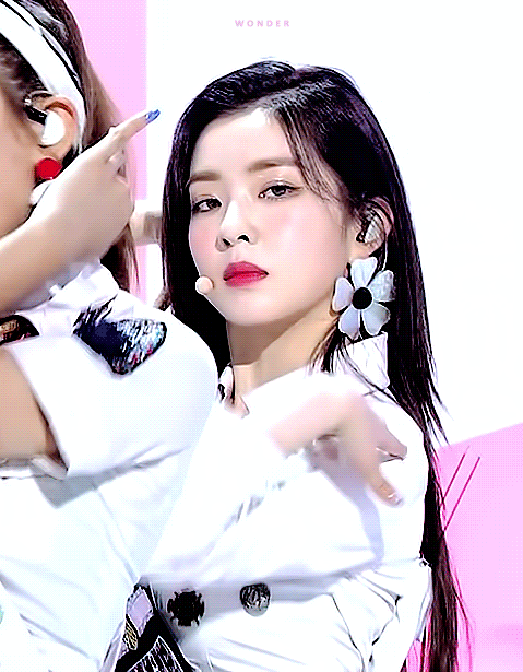 오늘 뮤뱅 컴백무대 레드벨벳 아이린.gif | 인스티즈
