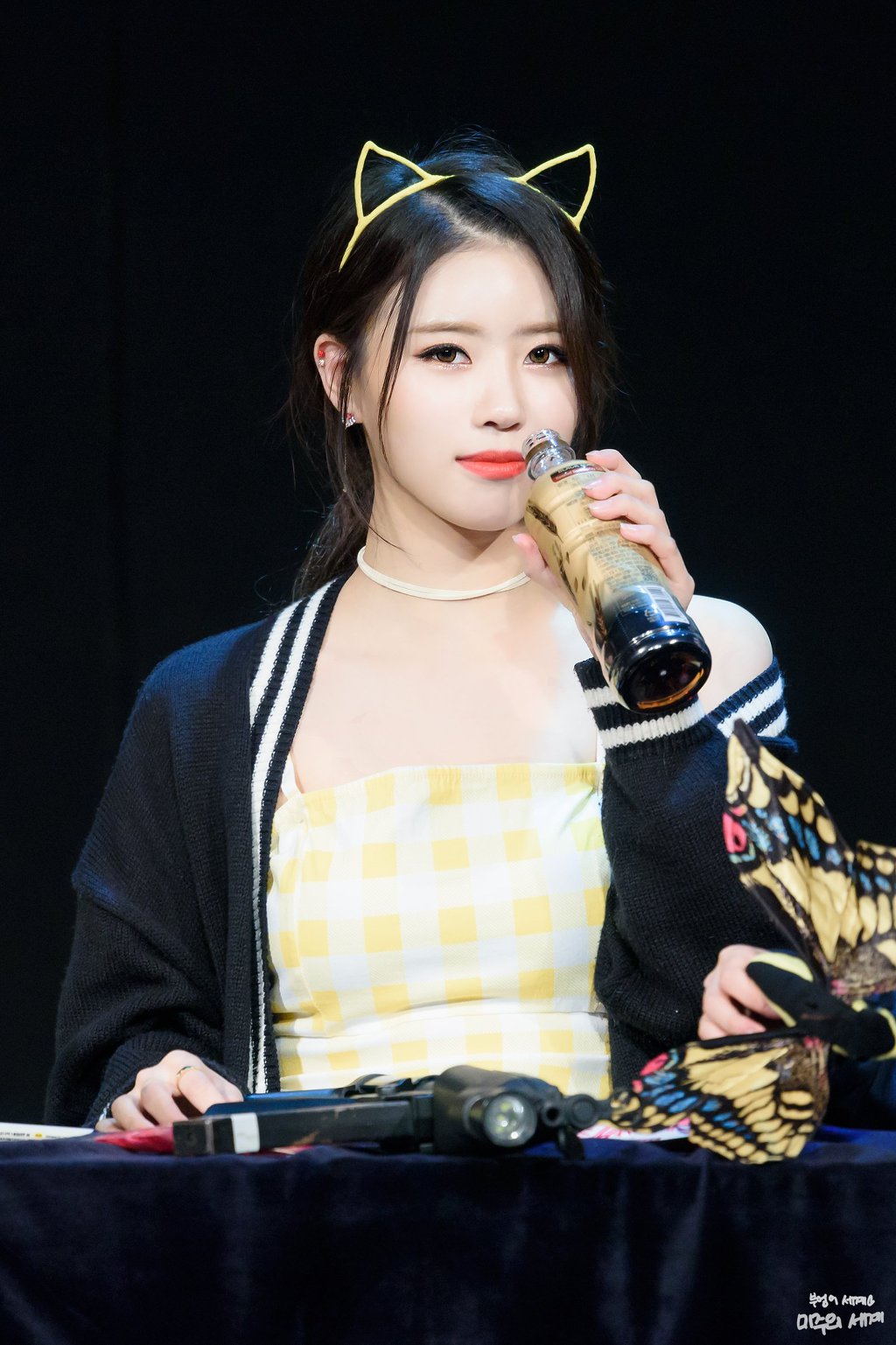 노란 원피스에 고양이 머리띠를 쓴 러블리즈 미주.jpgif | 인스티즈