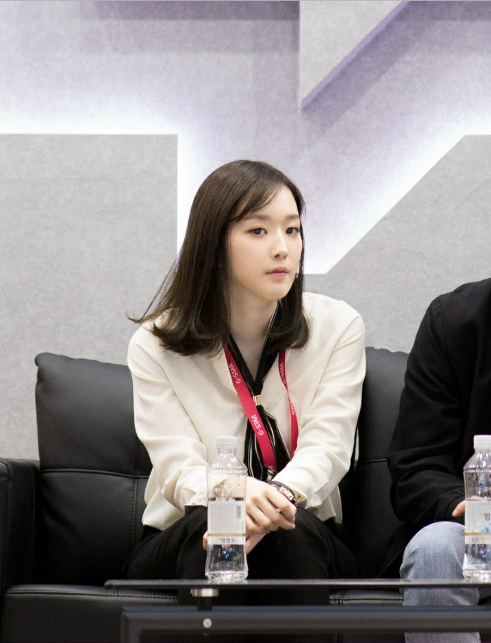 캠이 실물을 못따라온다는 외모 원탑 스트리머 ㄷㄷ | 인스티즈