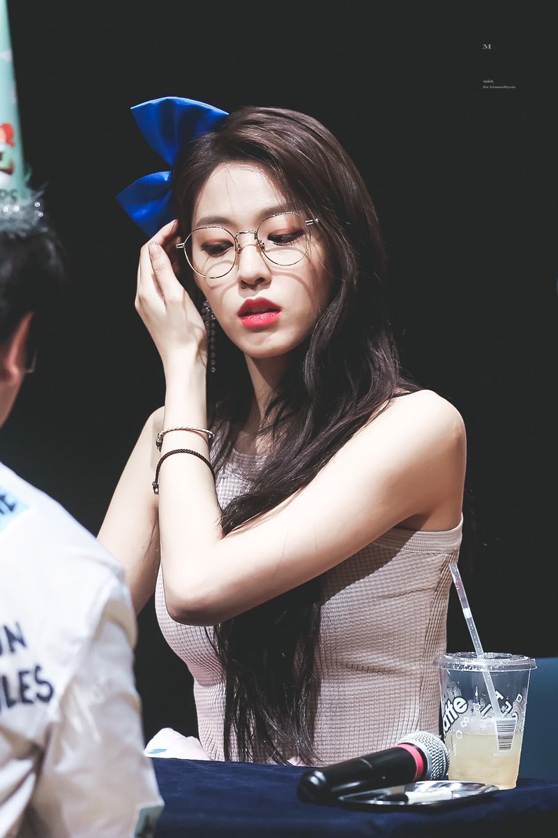 미모와 몸매 둘다 난리난 어제자 설현이.jpgif | 인스티즈