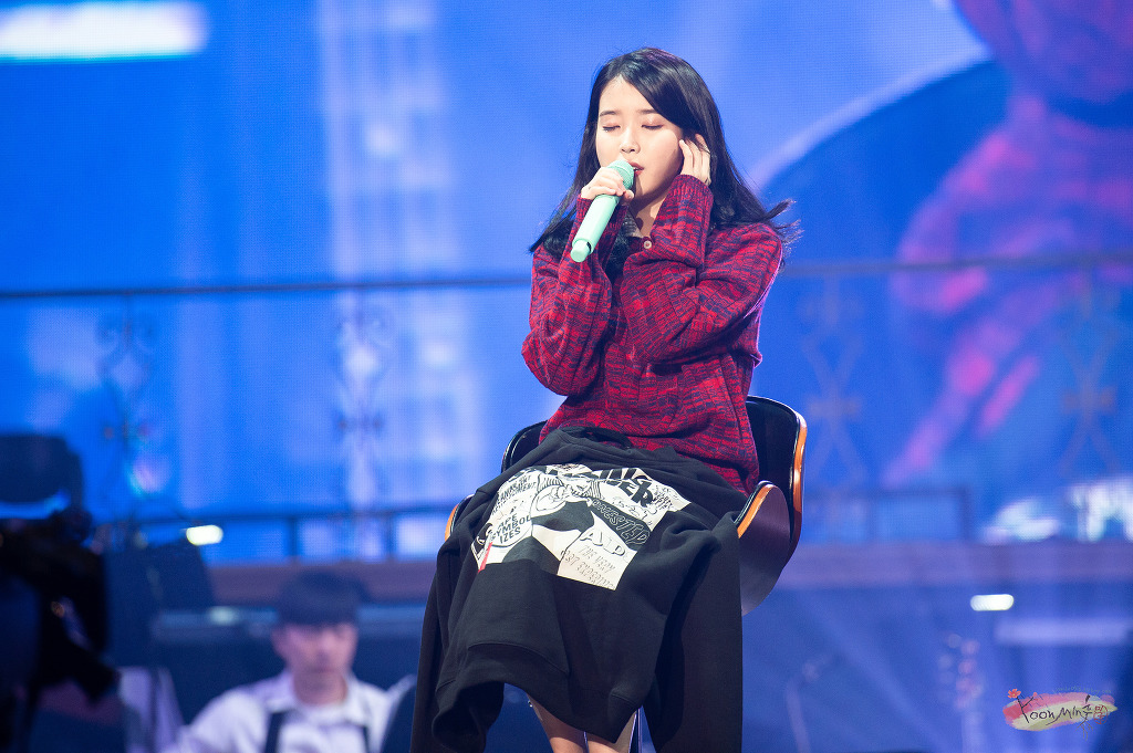 섹시함과 아름다움이 공존하는 광주콘서트 아이유.jpg | 인스티즈