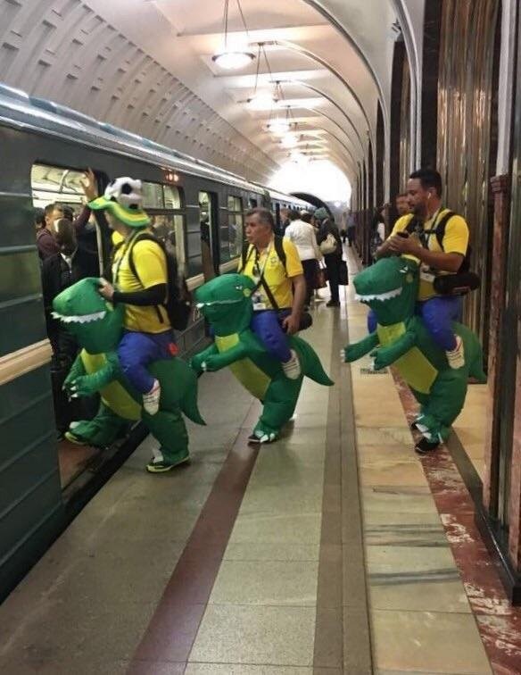 모스크바에 도착한 브라질 팬들 | 인스티즈