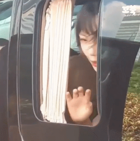 바람한테 한대 맞는 여자친구 예린.gif | 인스티즈