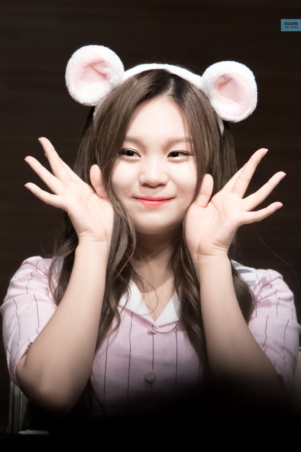 [여자친구] 전에 다친 발목이 많이 좋아져서 엄지 | 인스티즈