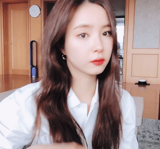 유튜브하면서 이쁘다는 말이 더 많이 나오는 여배우 | 인스티즈