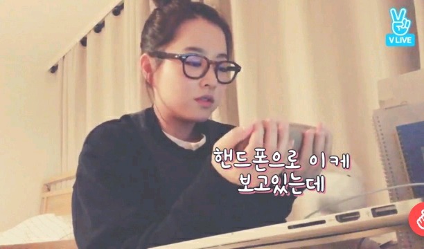 지하철 탔는데 옆자리에 본인 영상보는 시민을 만난 박보영 | 인스티즈