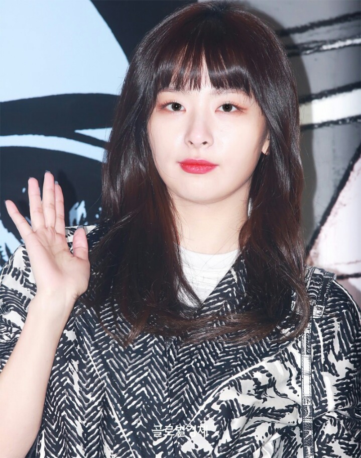 슬기 안아주는 윤아 .gif | 인스티즈
