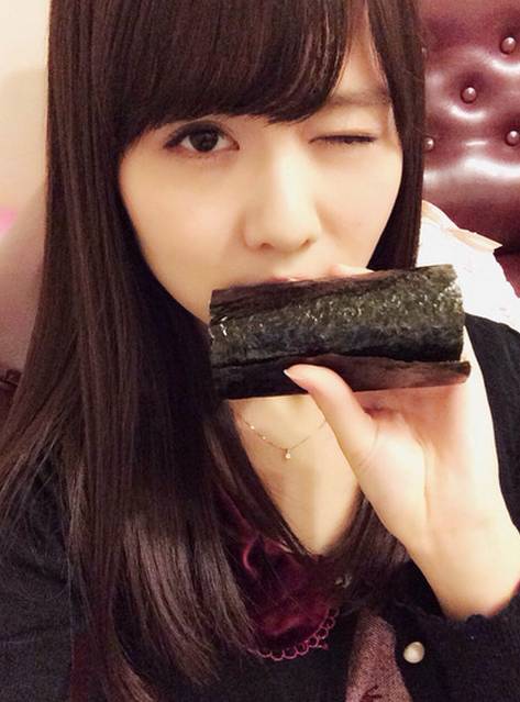 섬나라 처자들의 김밥먹는법.JPG | 인스티즈