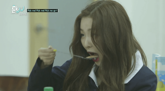 밥을 아주 맛깔나게 퍼먹는 레드벨벳 슬기 ㅋㅋㅋ | 인스티즈