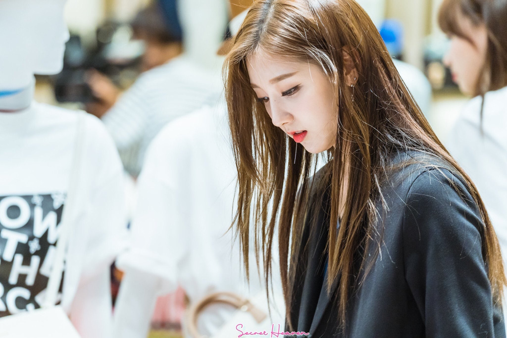 [러블리즈] 세차게 비가 내리고 있어서 예인이 | 인스티즈