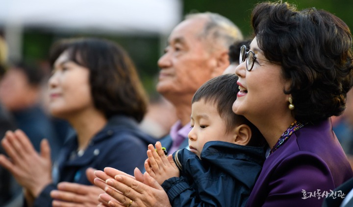 성격이 정반대인거같은 문재인대통령의 두 손자 | 인스티즈