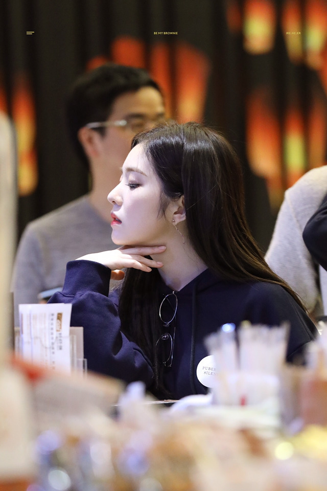 특유의 분위기를 갖고 있는 아이린.jpgif | 인스티즈
