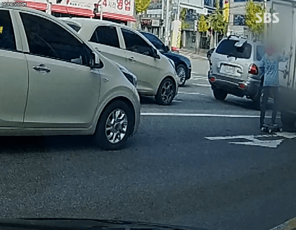 스케이트 보더의 위험한 선택.gif | 인스티즈